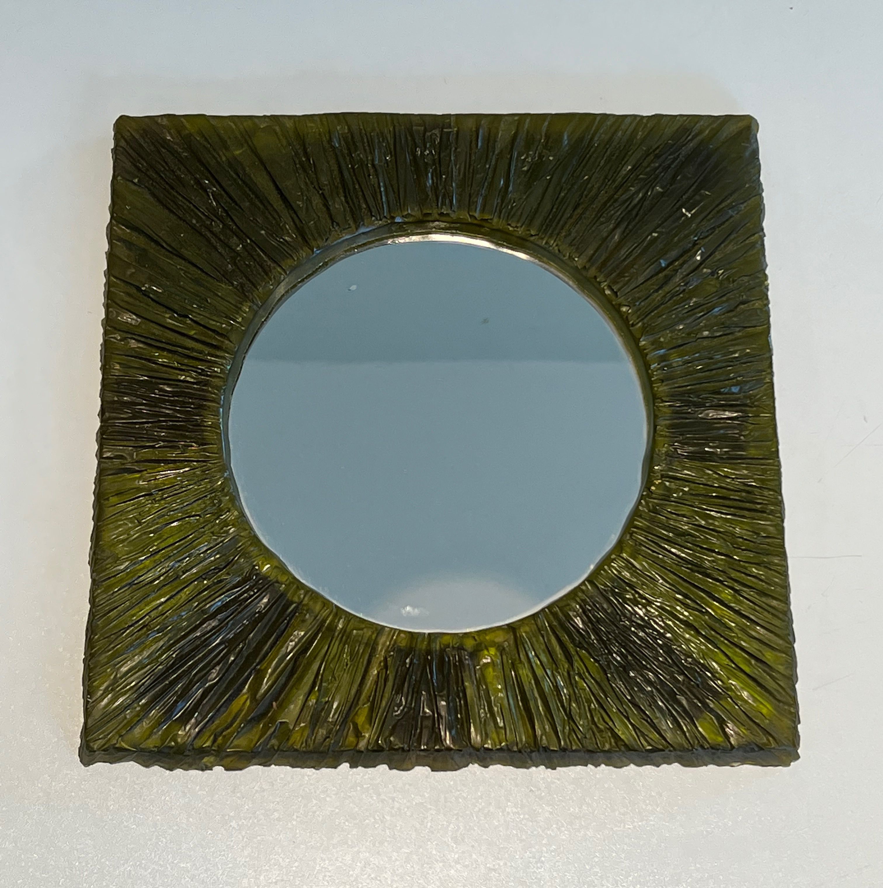 Petit Miroir en Résine Verte. Travail Français. Vers 1970