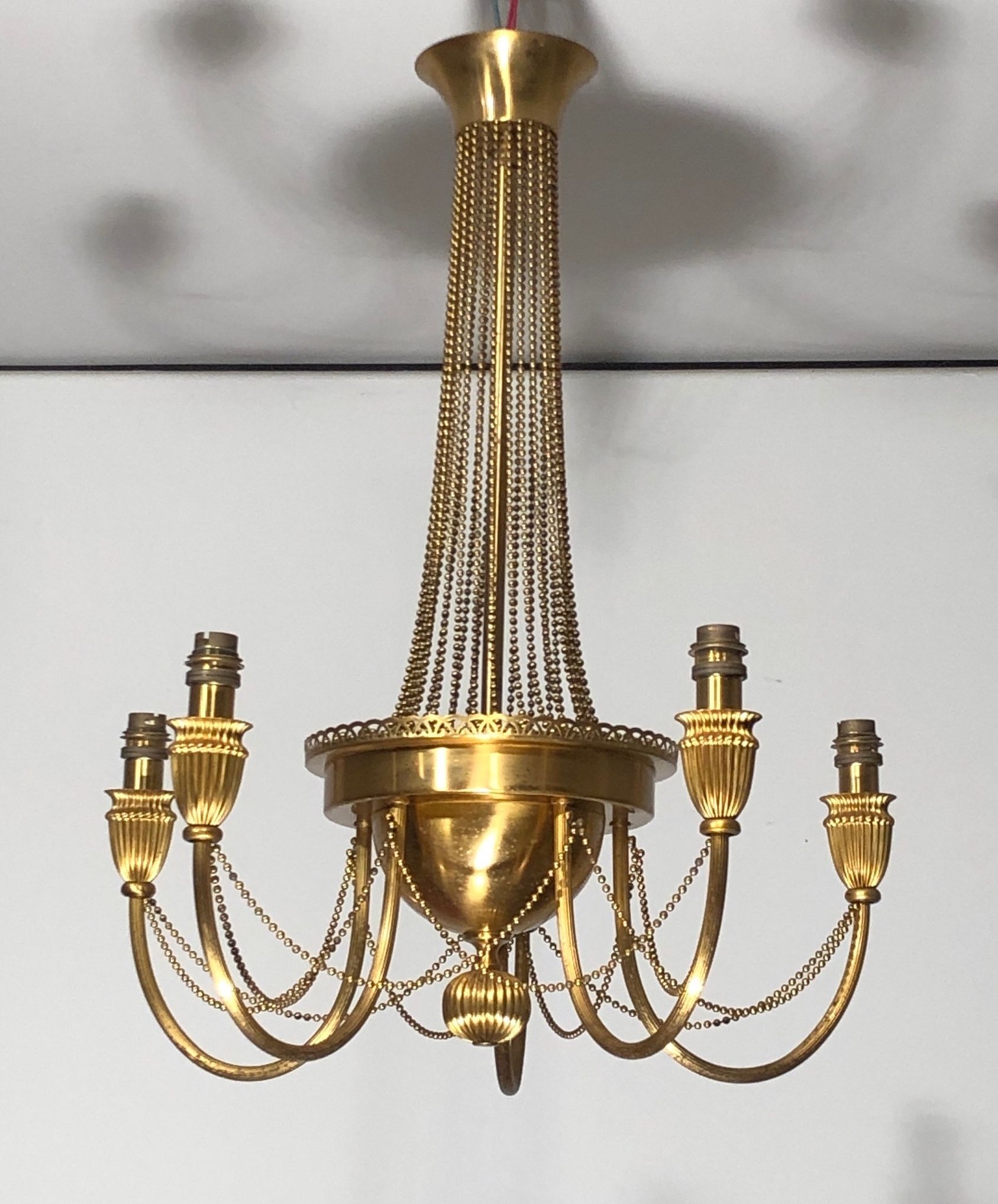 Lustre de Syle Néoclassique en Laiton Décoré de Guirlandes de Perles