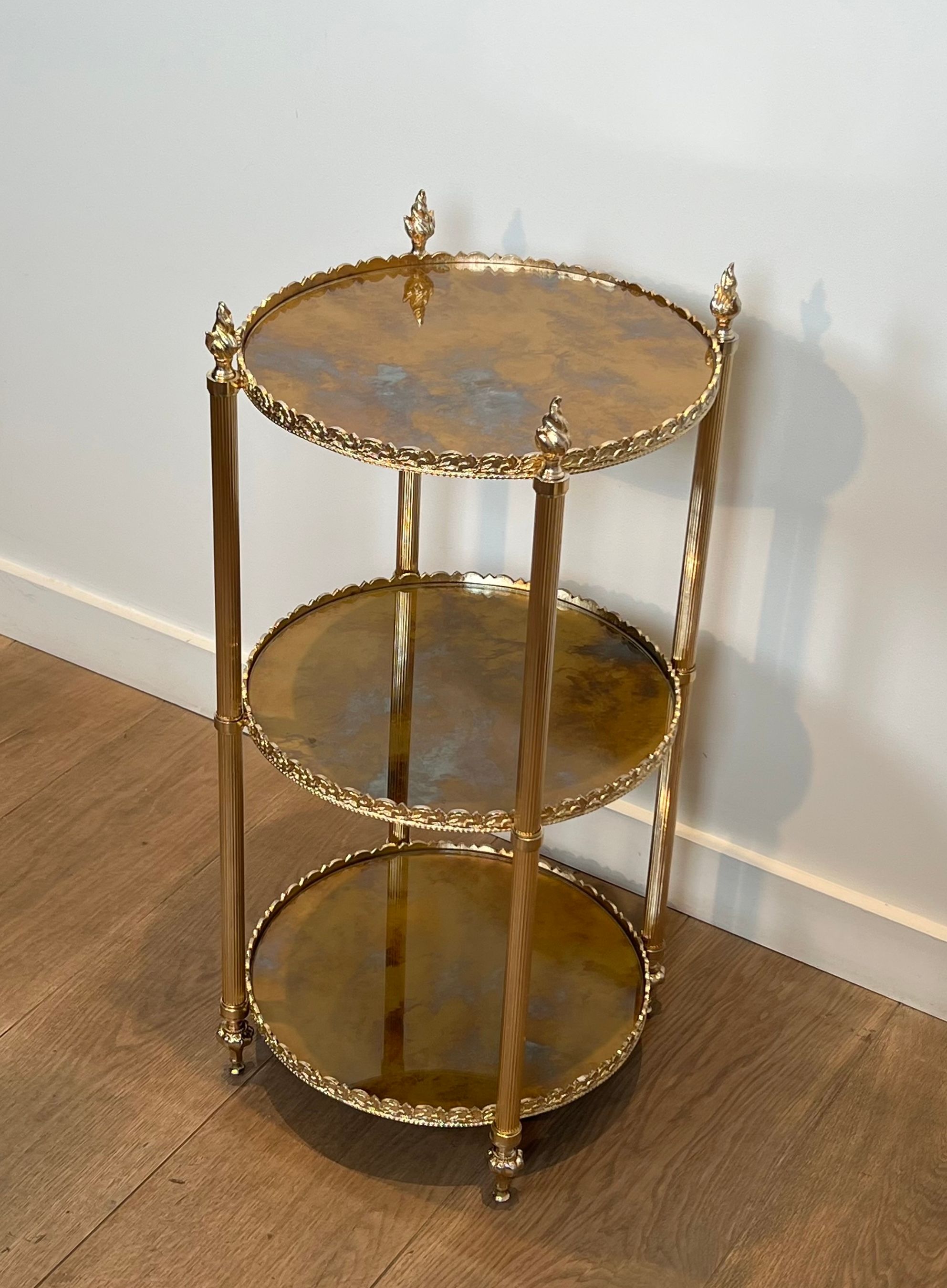 Sellette Ronde en Laiton Argenté à Triple Plateaux de Miroirs Eglomisés de la Maison Jansen