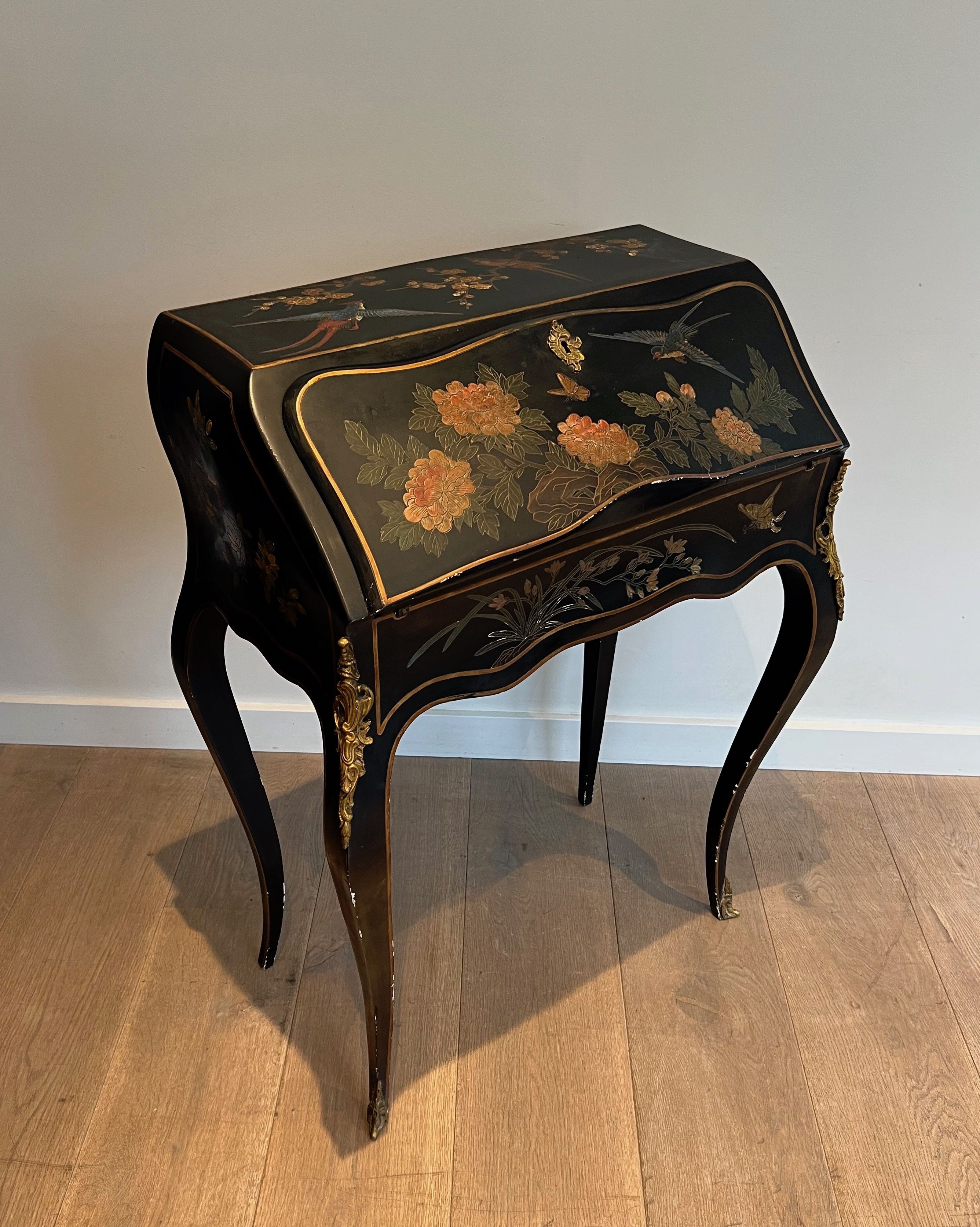 Bureau de Pente Laqué à Décors Chinoisants dans le Goût de la Maison Jansen