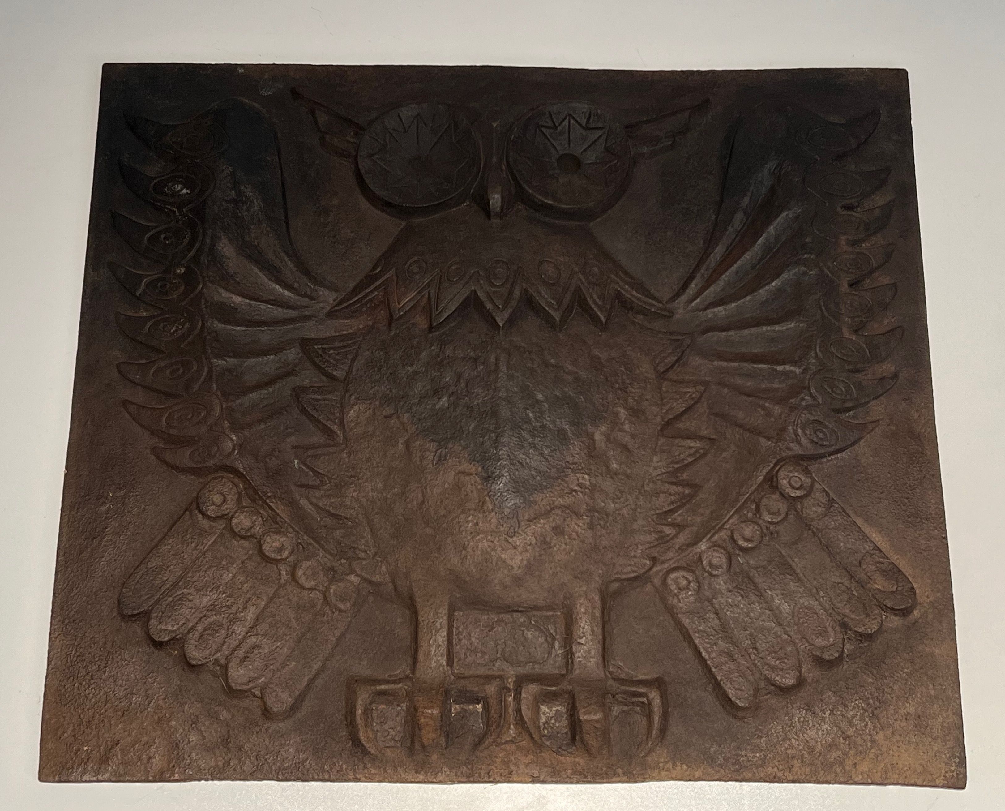 Plaque de Cheminée Moderniste en Fonte.  Modèle Chouette