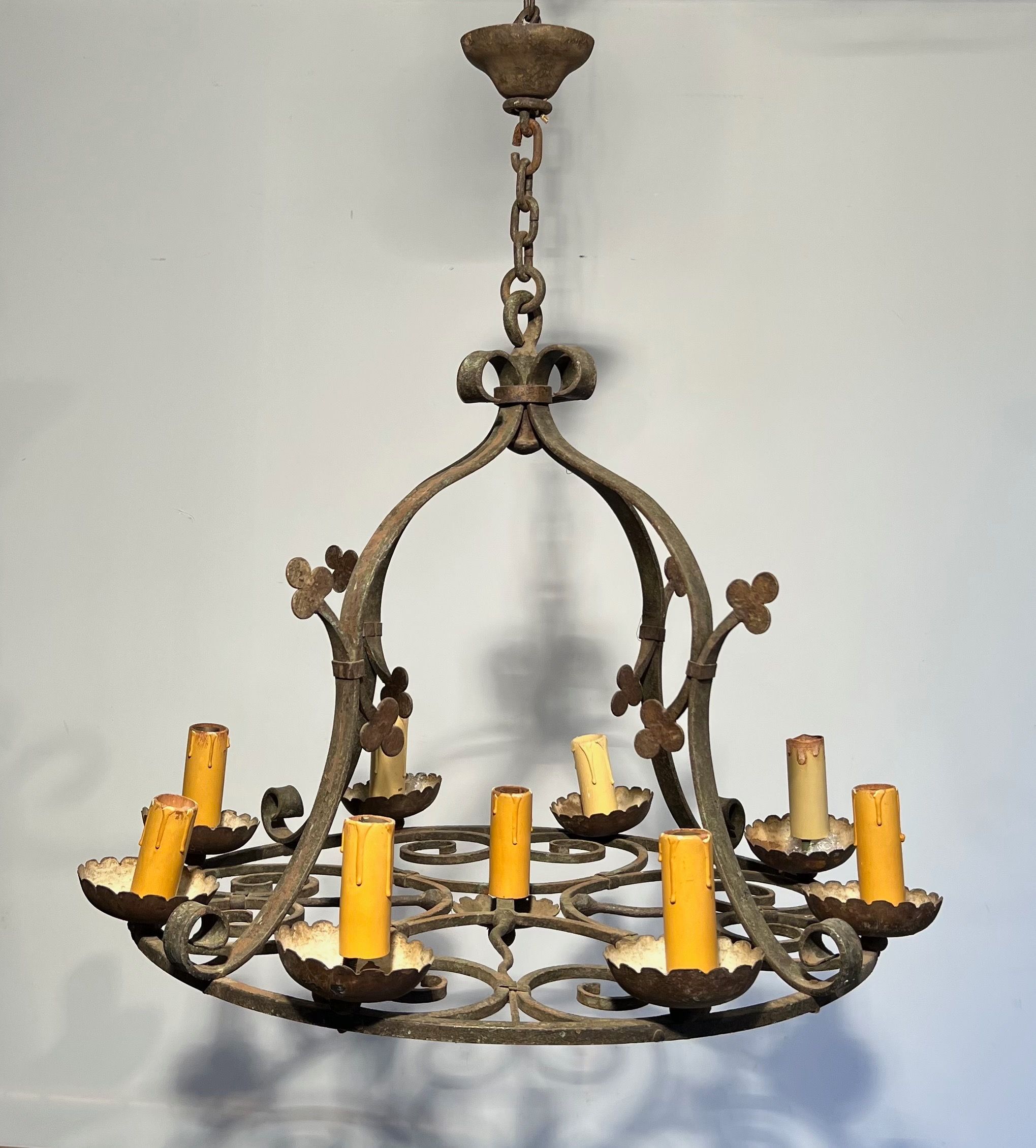 Lustre en Fer Forgé aux Trèfles à 9 Lumières