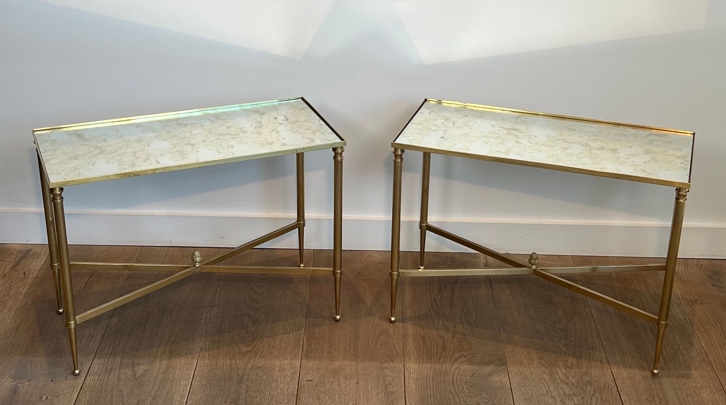Paire de Bouts de Canapé en Laiton à Plateaux de Miroirs Antiques de la Maison Jansen