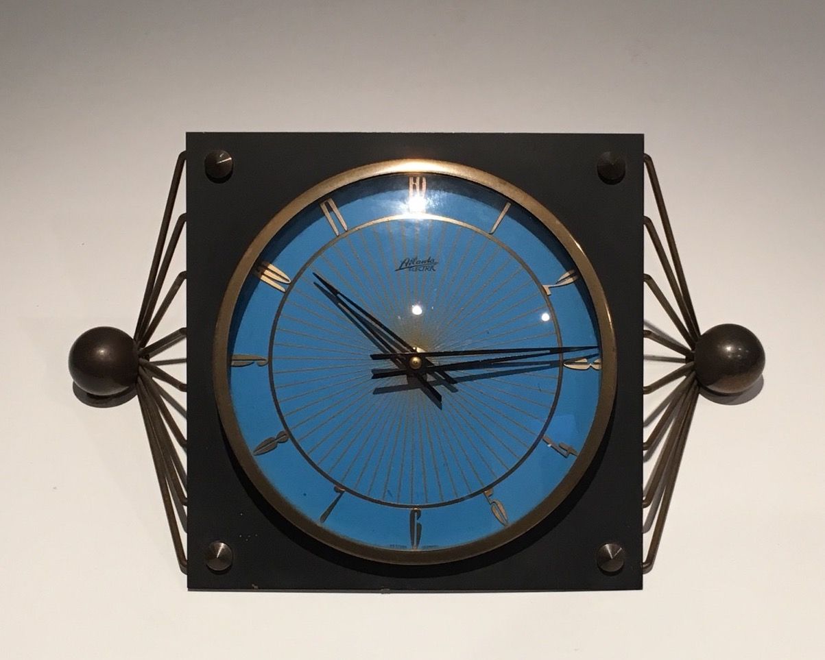 Horloge en Métal Laqué, Verre et Laiton. Vers 1950
