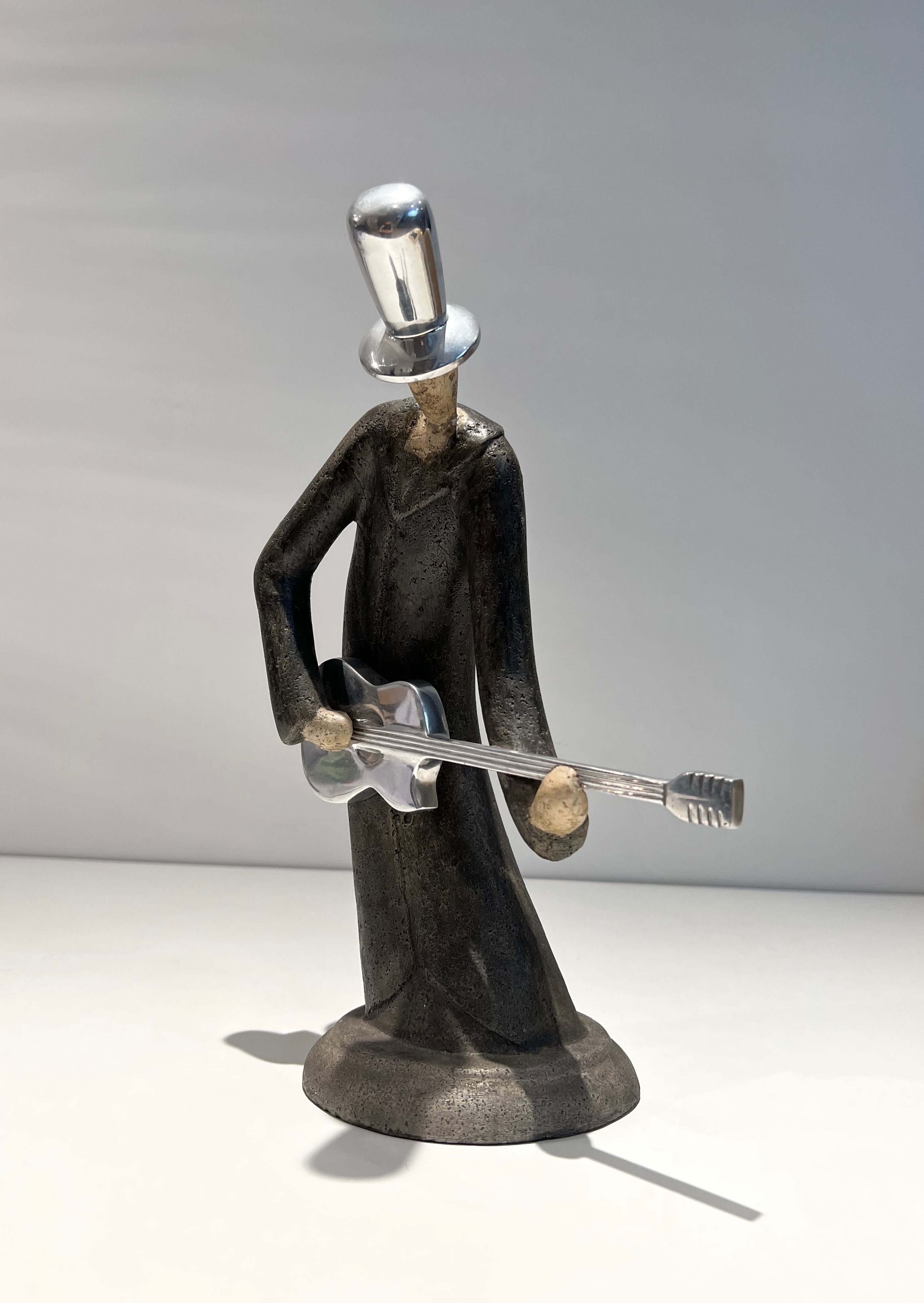 Sculpture Représentant un Guitariste 