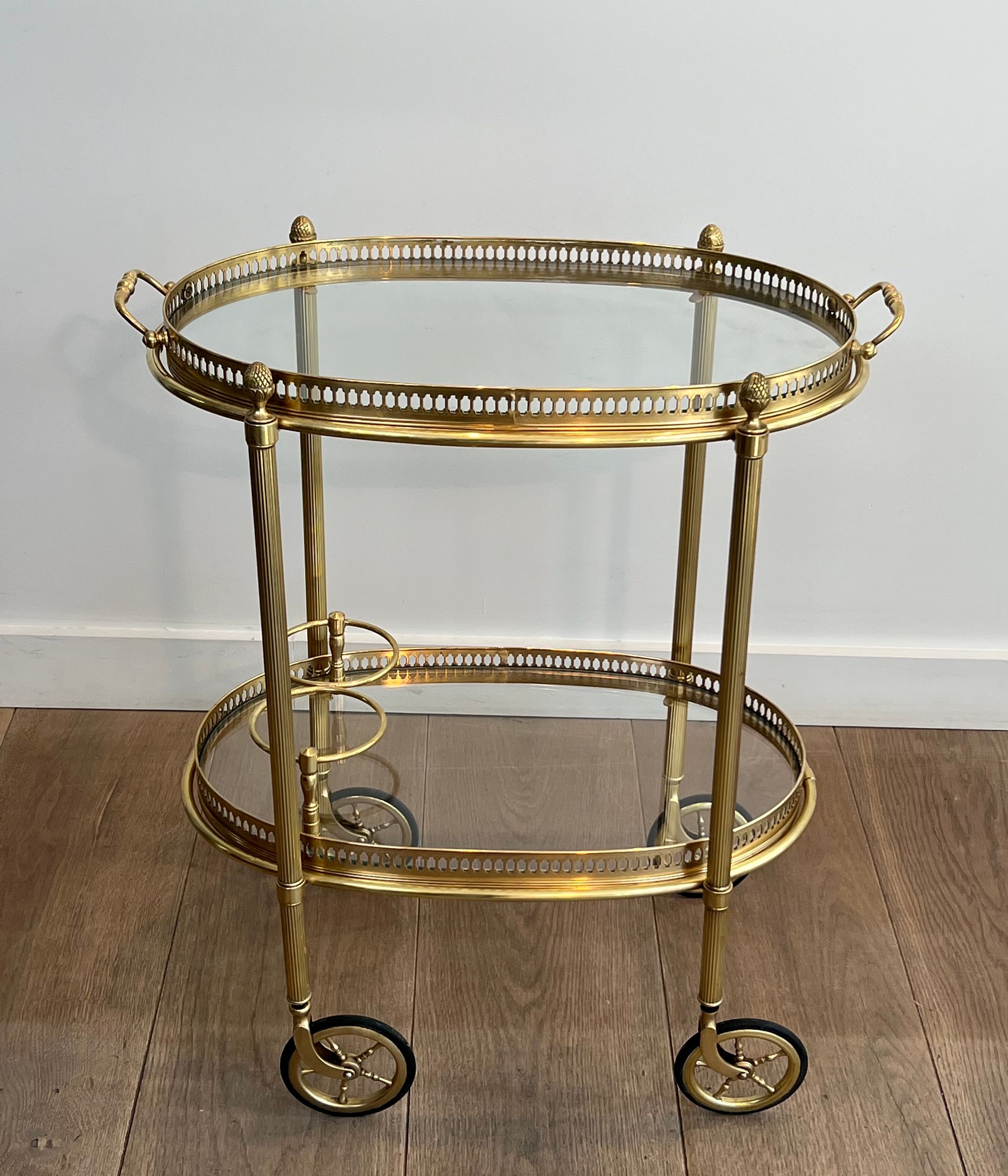 Petite Table Roulante Ovale en Laiton à Double Plateaux Amovibles de la Maison Bagués