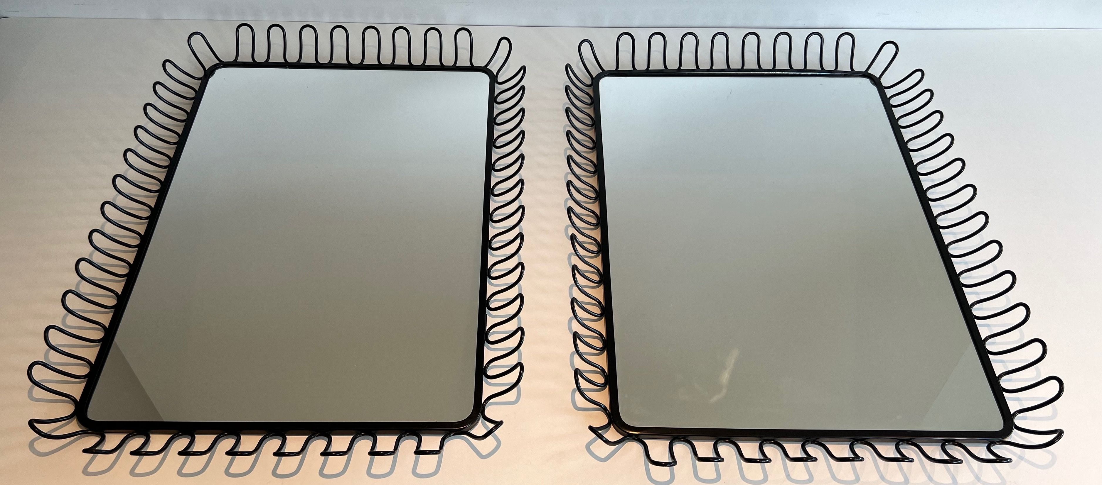 Paire de Miroirs en Métal Laqué Noir dans le Goût de Jean Royère. Vers 1980
