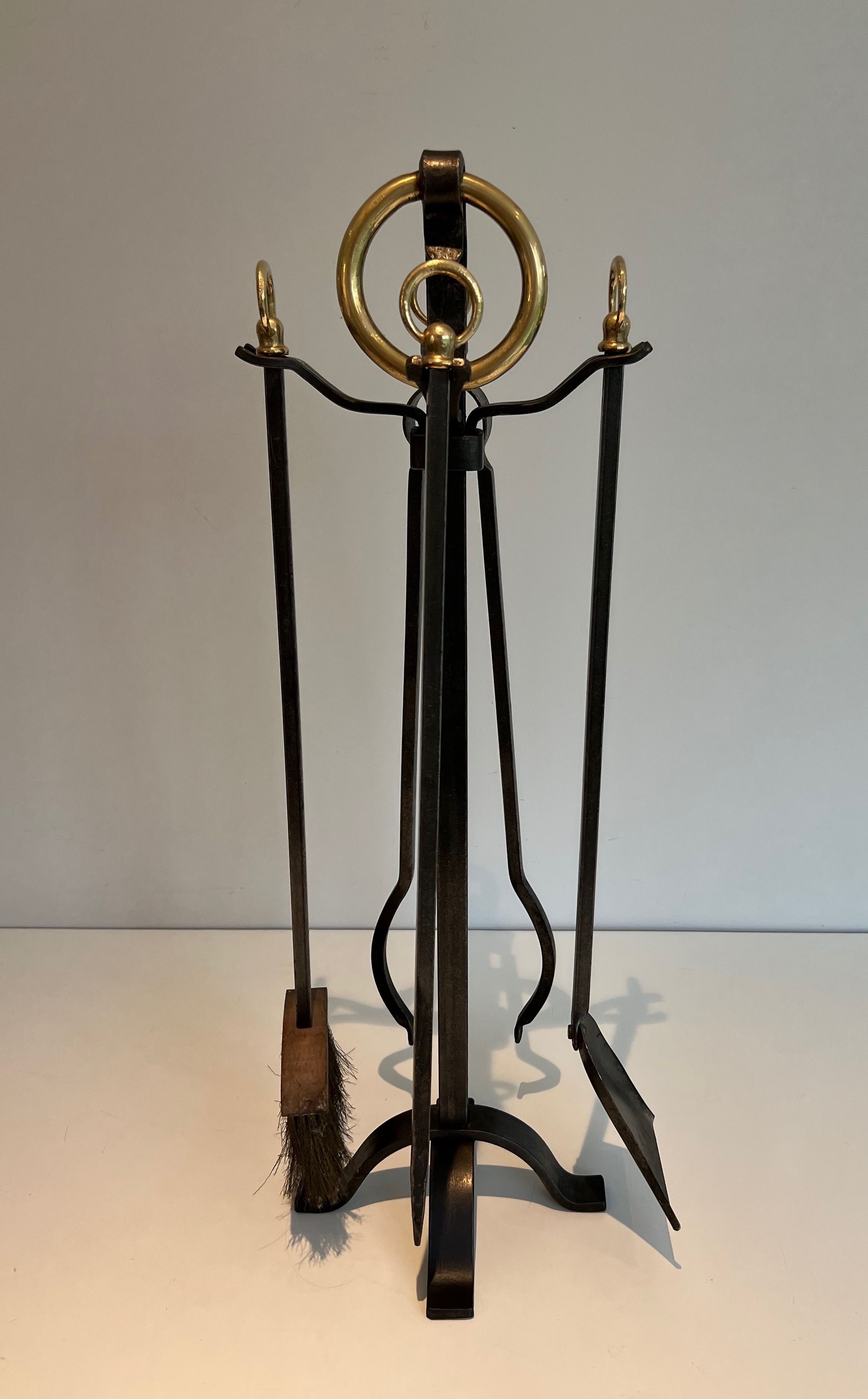 Nécessaire de Feu Moderniste en Acier, Fer Forgé et Laiton de Jacques Adnet