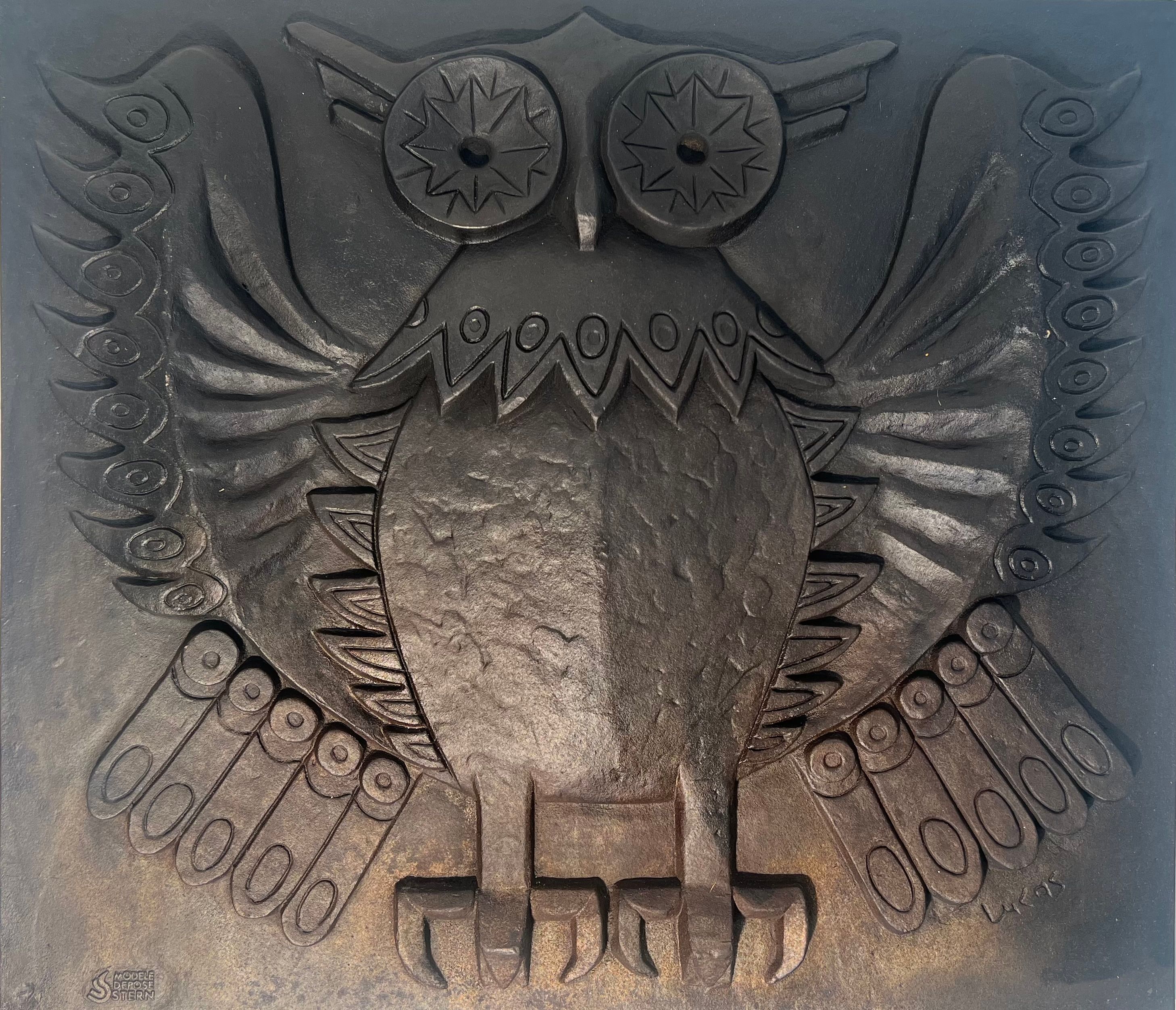 Modernist Cast Iron Fireback showing an Owl