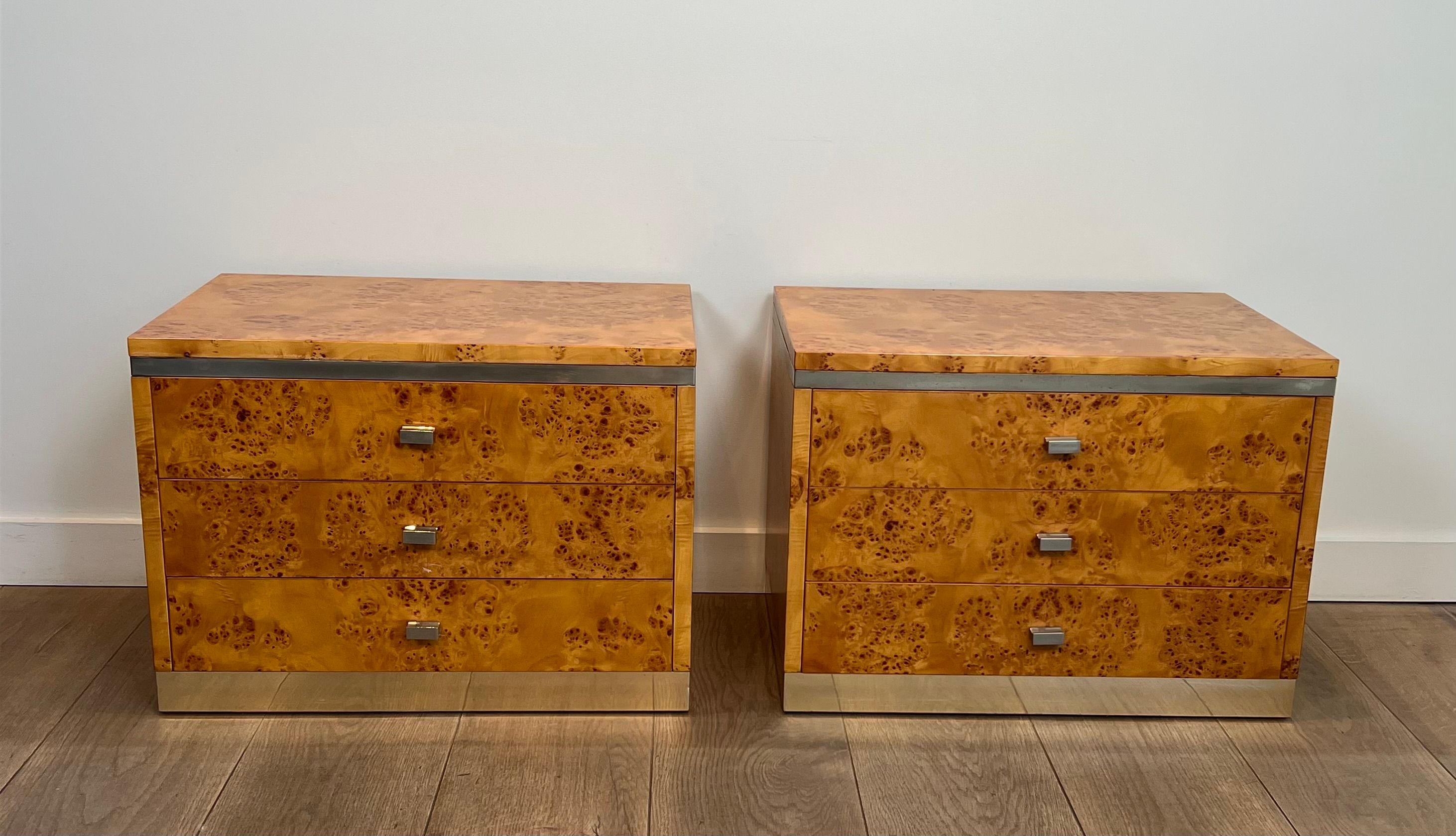 Pair of Side Tables or Bedside Tables in Walnut Burl and Gilt Metal by Willy Rizzo