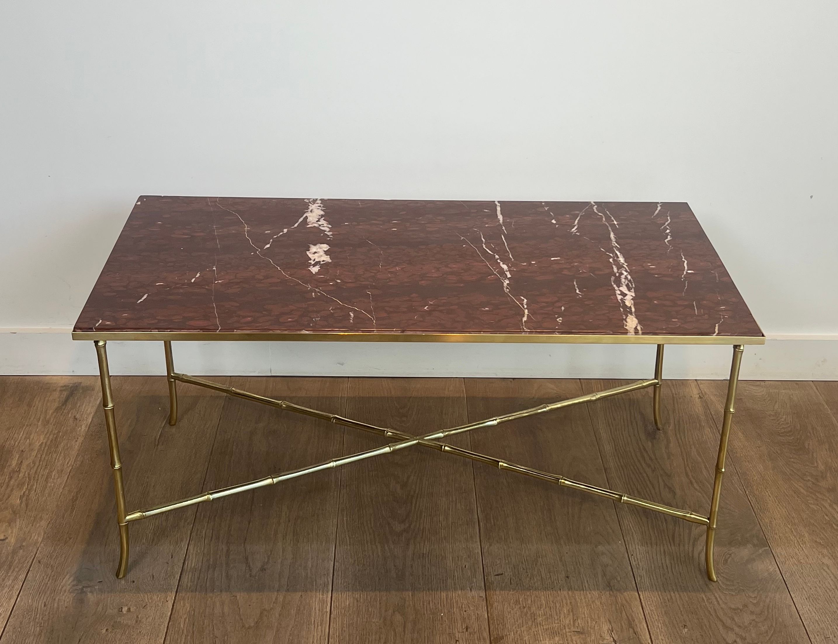 Table Basse en Bronze Façon Faux-Bambou à Plateaux de Marbre Rouge Veiné de la Maison Bagués