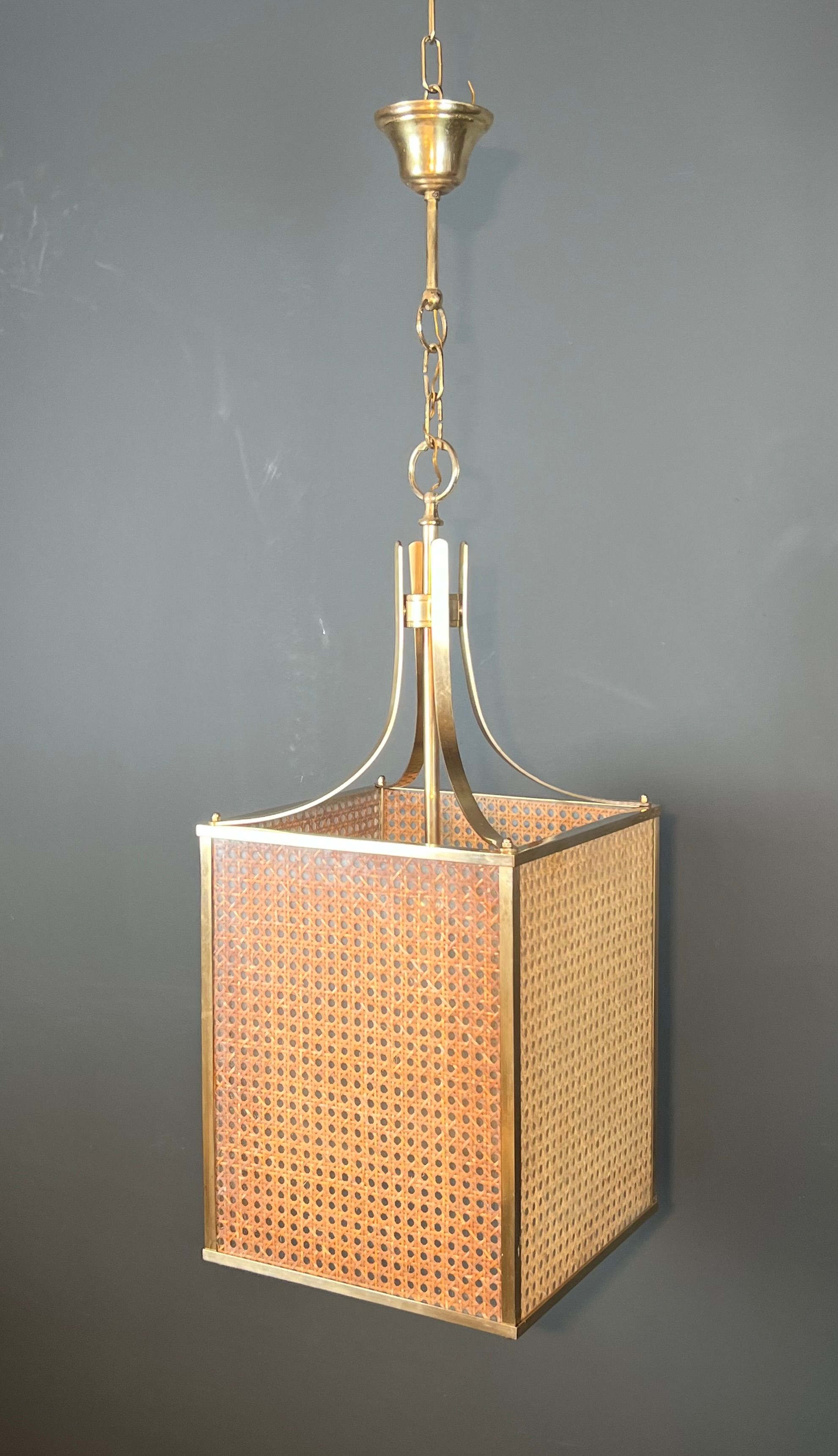 Importante Lanterne en Laiton, Plexiglass et Cannage dans le Goût de Gabriella Crespi