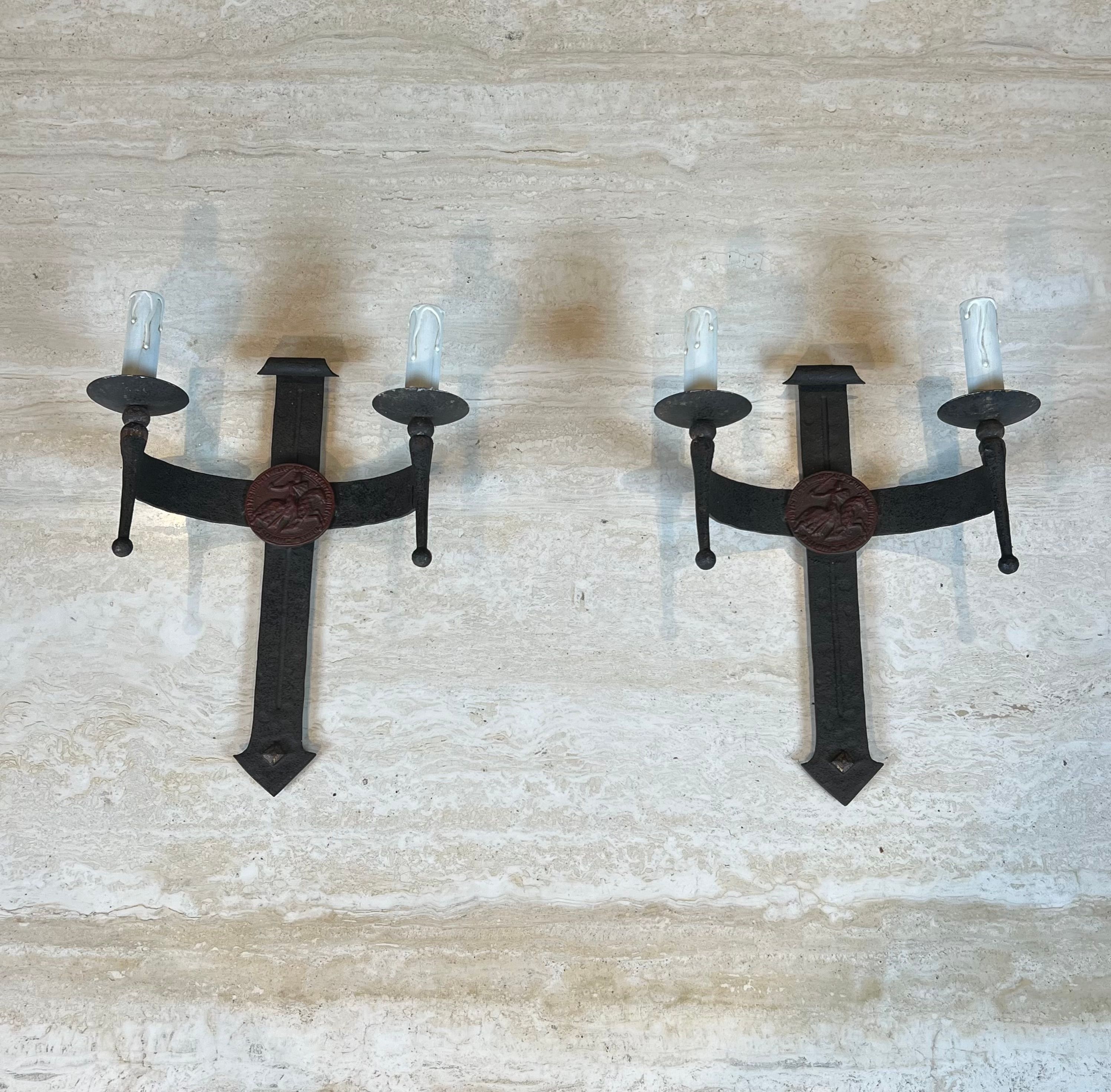 Paire d'Appliques en Fer Forgé au Blason à 2 Bras de Lumière