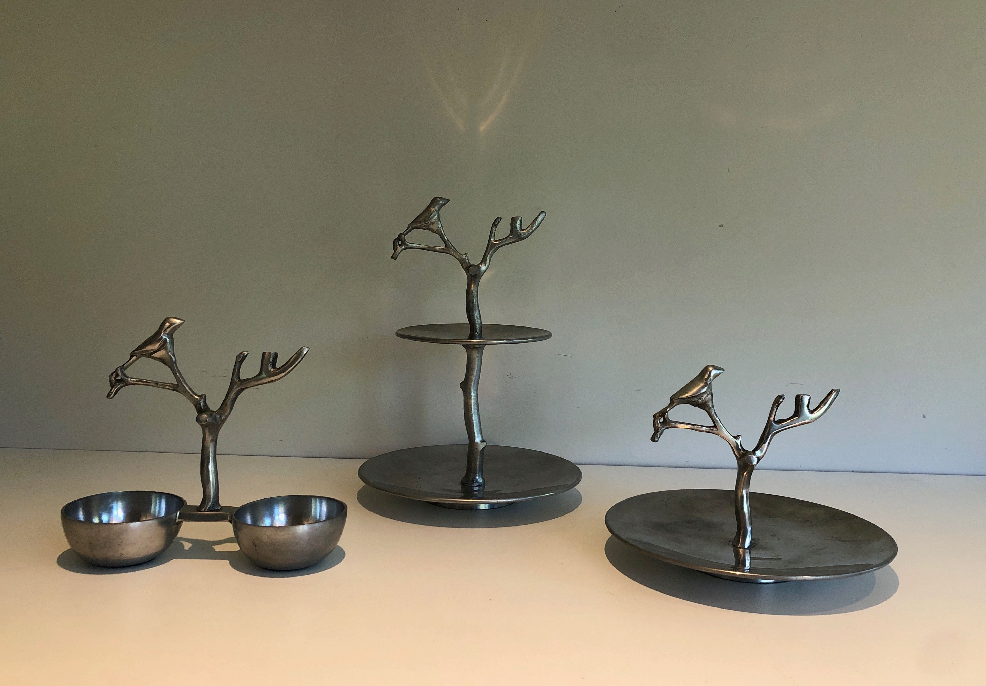 Suite de 3 Pièces de Service en Aluminium à Décors d'Oiseaux et Branchages