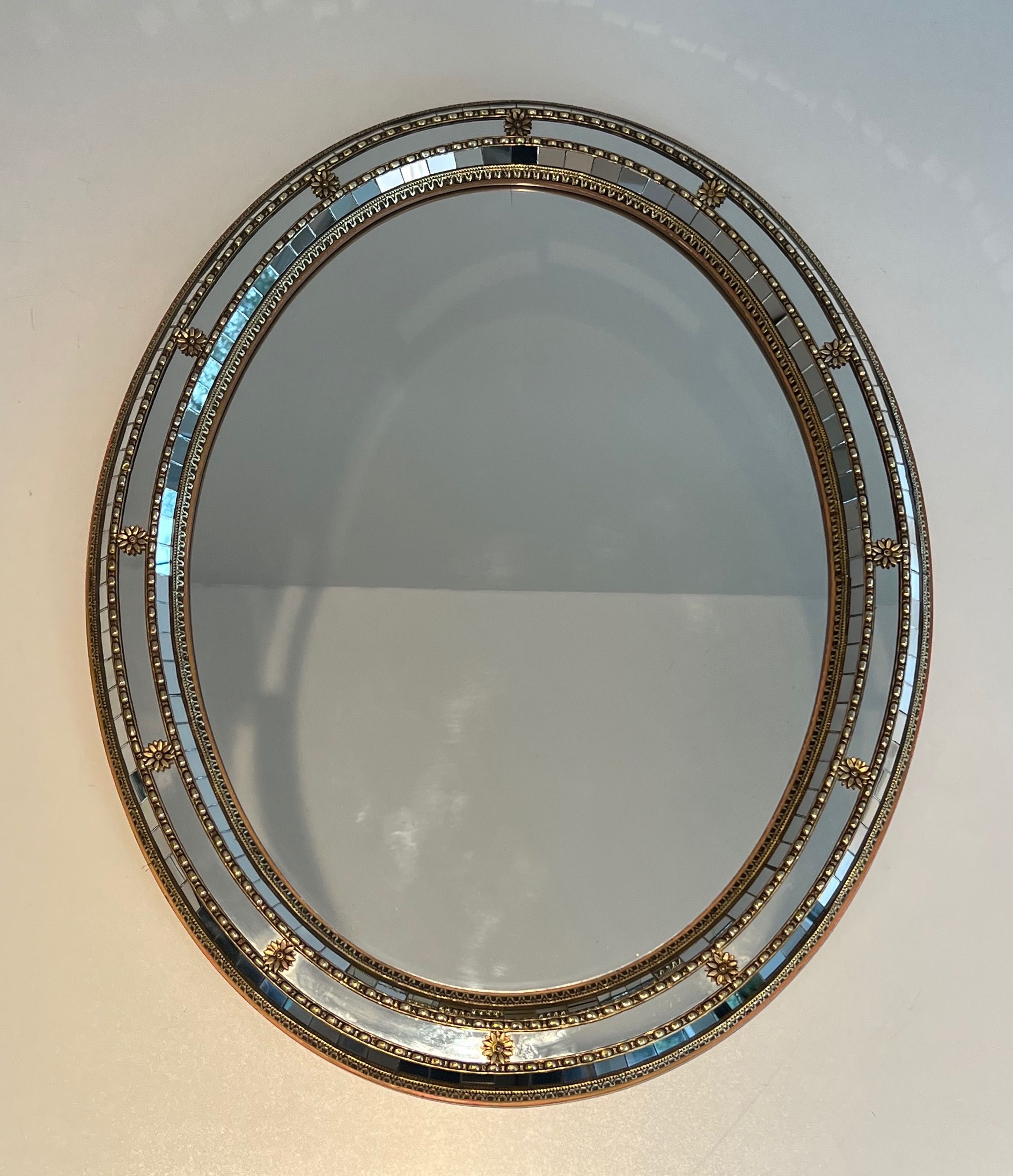 Miroir Ovale Constitué de Miroirs Multi-Facettes et Guirlandes de Laiton