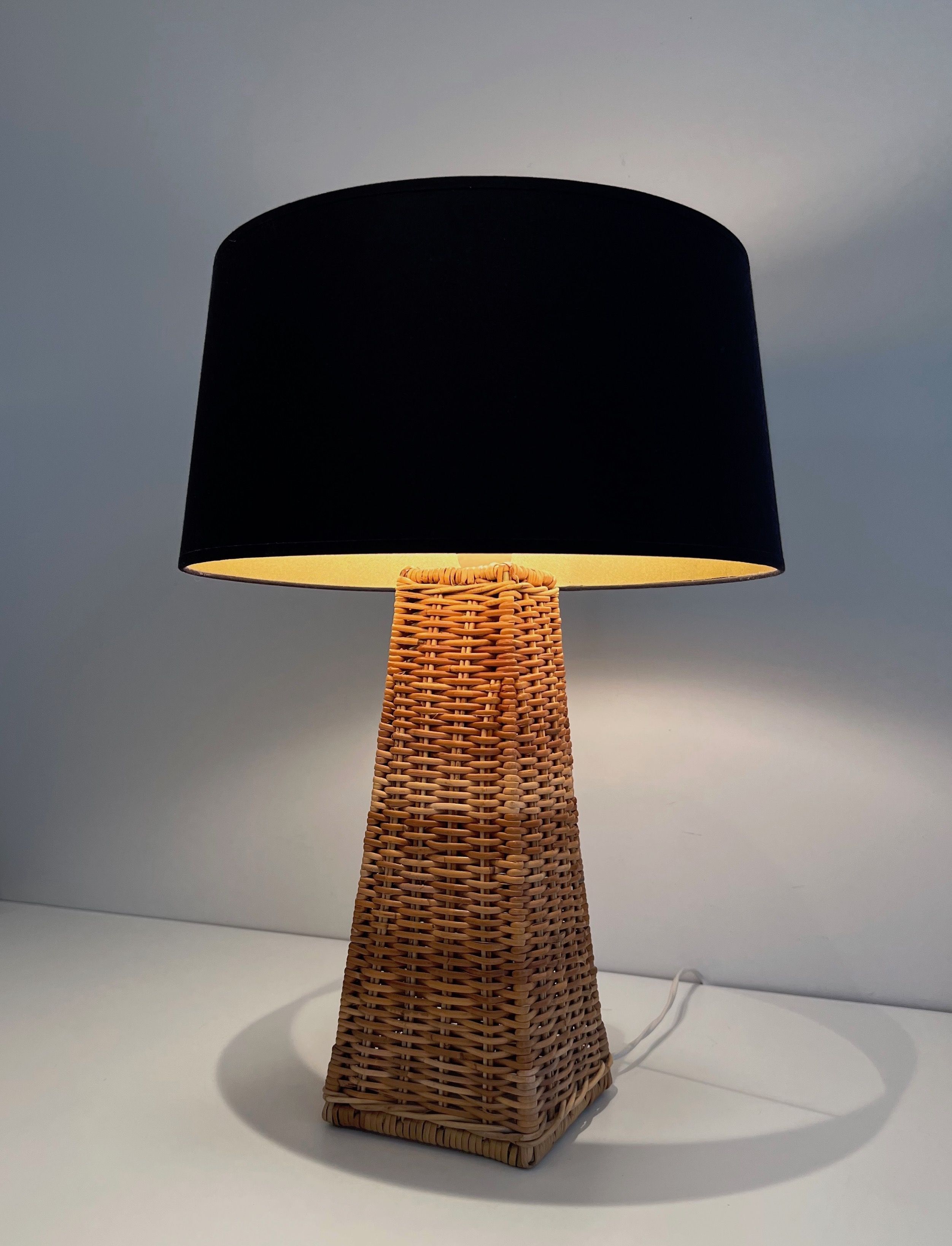 Lampe Pyramidale en Rotin