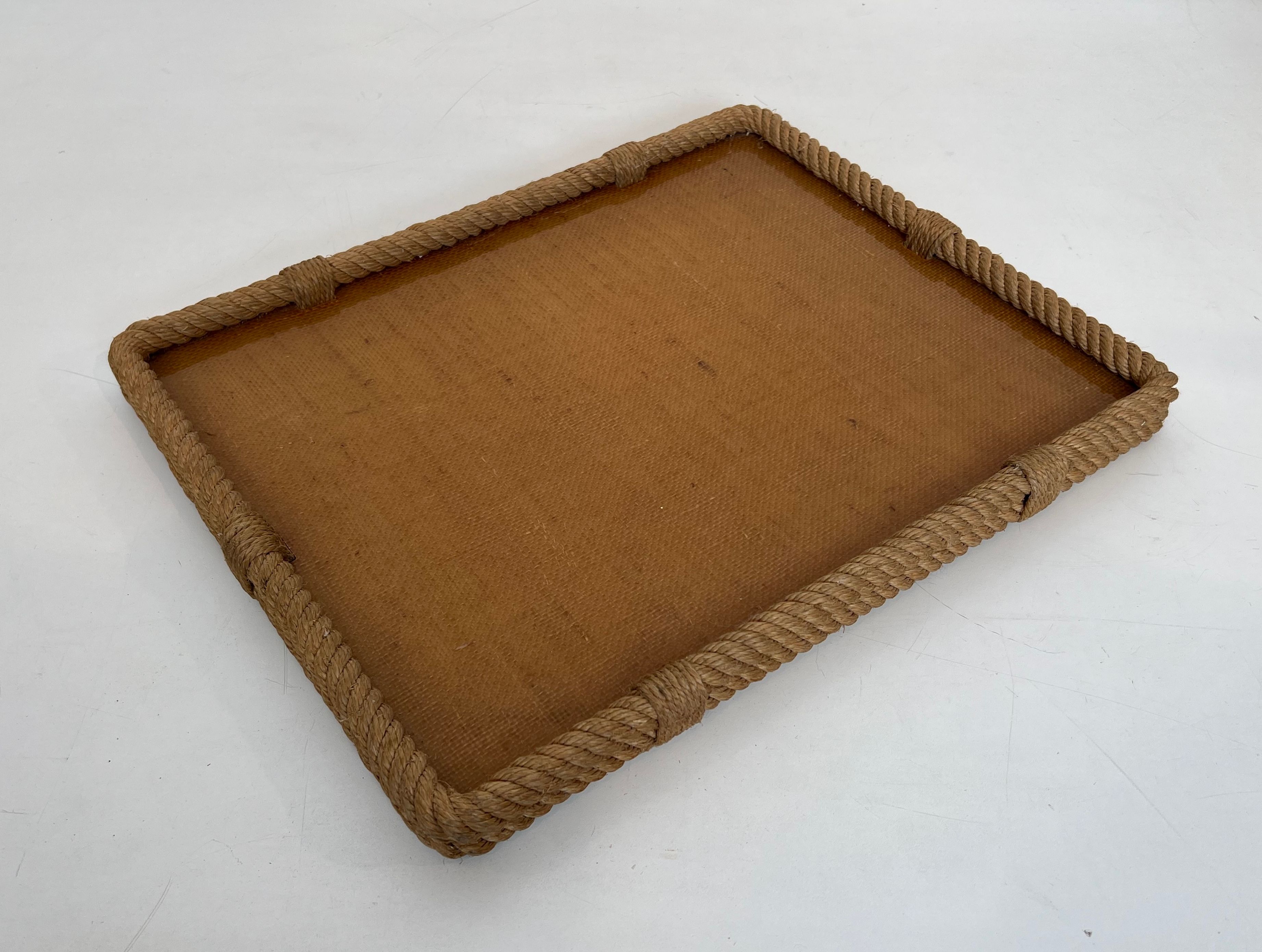 Plateau en Corde et Plexiglass d'Adrien Audoux et Frida Minet (Audoux Minet)