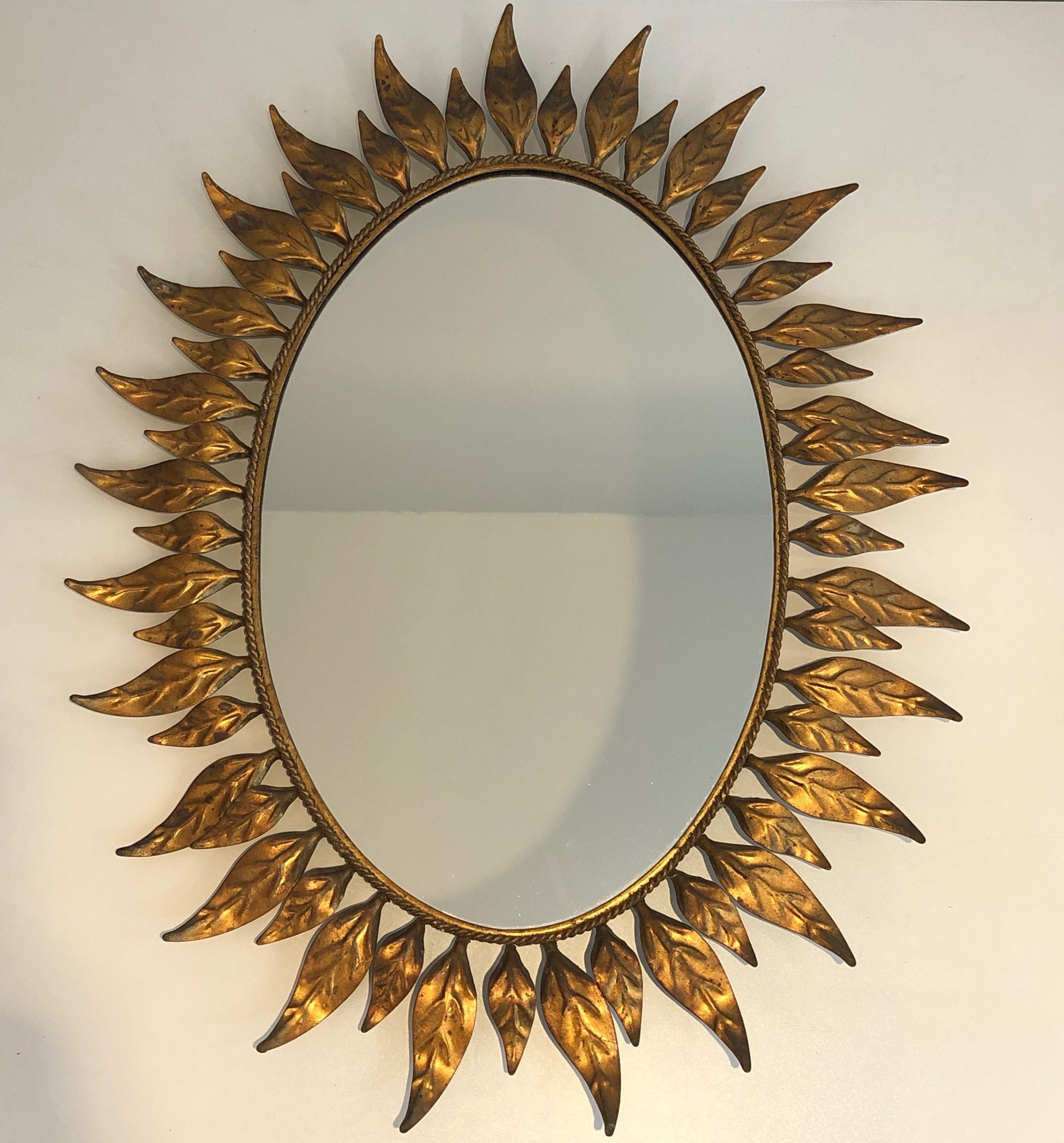Miroir Soleil Oval en Métal Doré