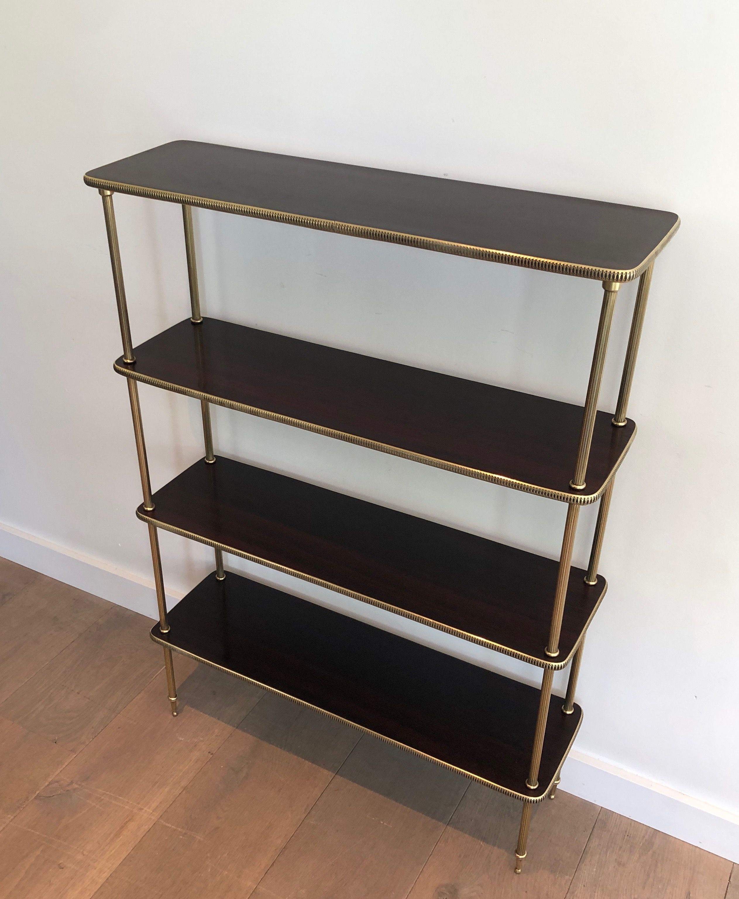 Etagère de Style Néoclassique en Acajou et Laiton Dans le Goût de la Maison Jansen