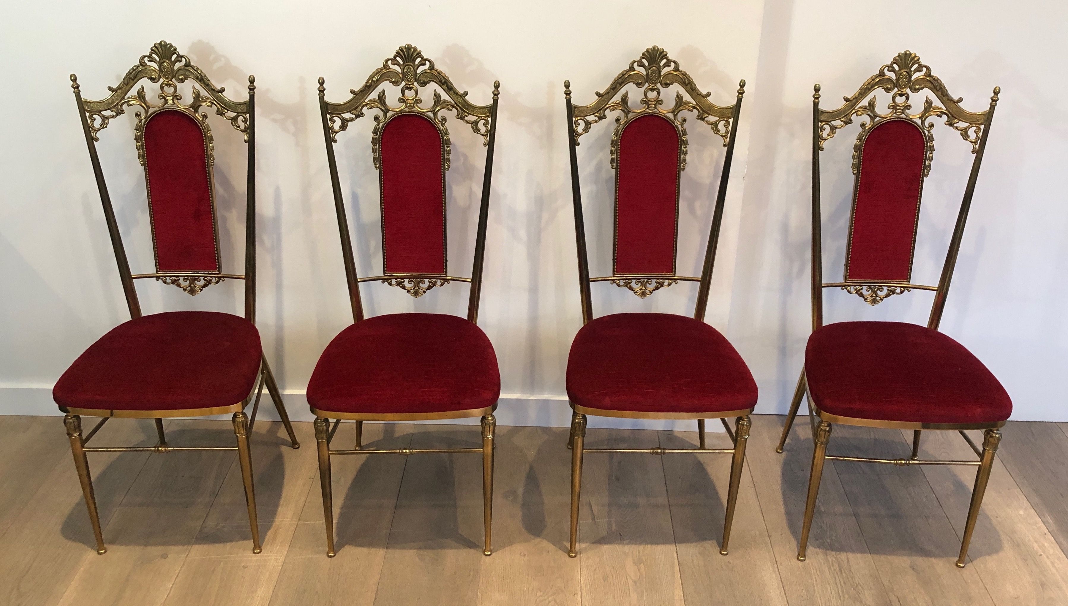 Suite de 4 Chaises en Laiton et Velours Rouge