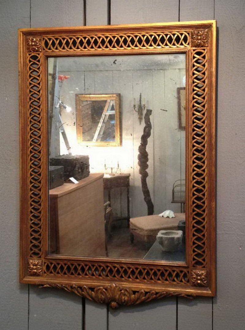 Gild carved wood mirror. Citrca 1920