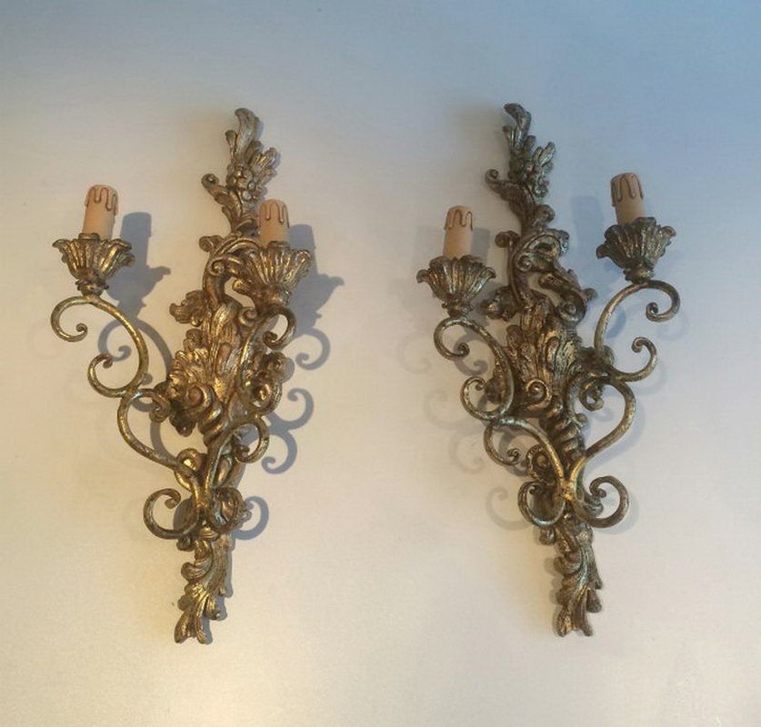 Paire d'appliques italiennes en bois sculpté argenté et doré