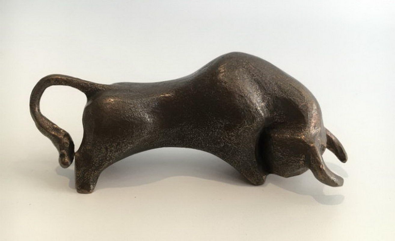 Sculpture d'un Taureau en Bronze Stylisé