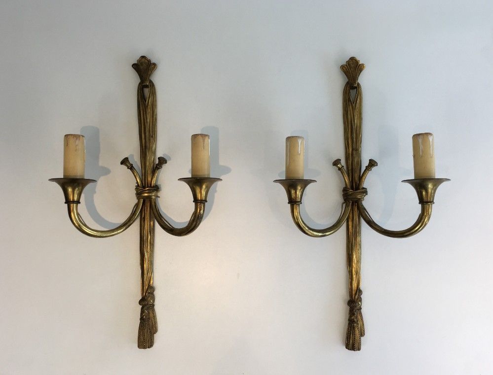 Important Pair of Louis the 16th style Bronze Sconces with nodes and rubans