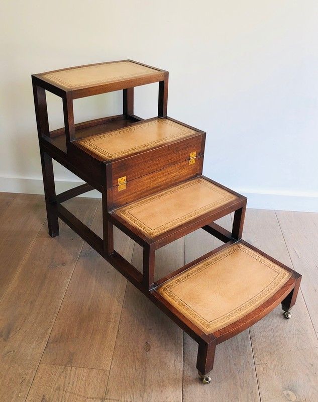 Table Basse en Bois et Plateau de Cuir Transformable en Escalier de Bibliothèque à Marches de Cuir