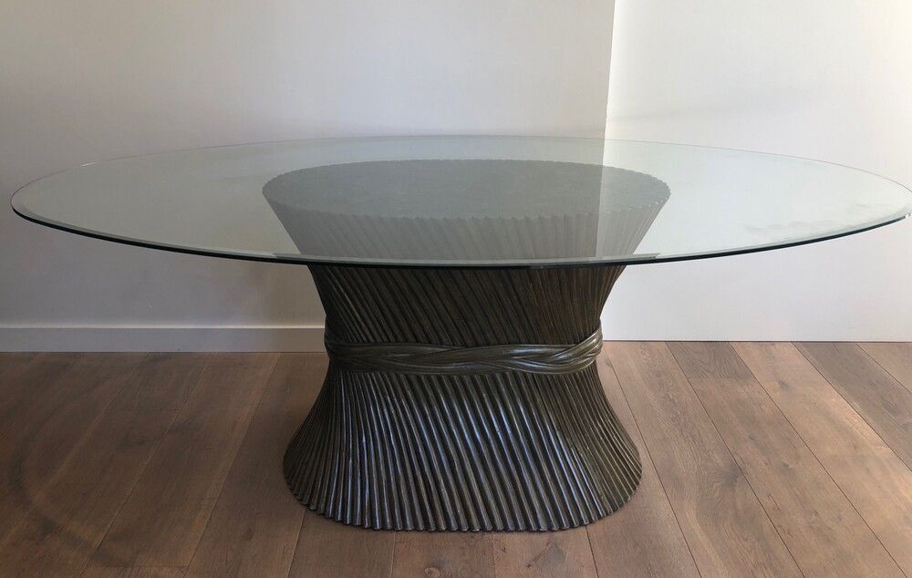 Table avec un plateau en verre