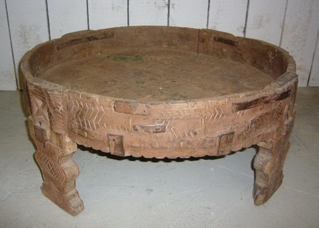 Table Basse en Bois Sculpté