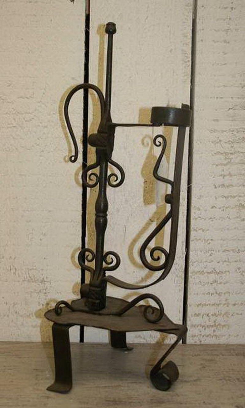 Tl (150) Ancienne lampe de table en fer forgé