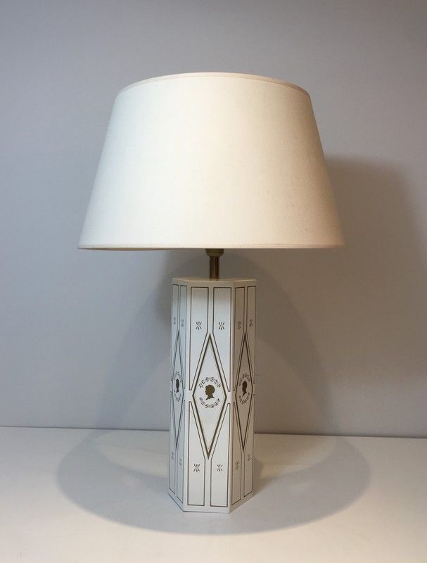 Lampe de Style Néoclassique en Tôle Laquée Blanche à Décors Dorés