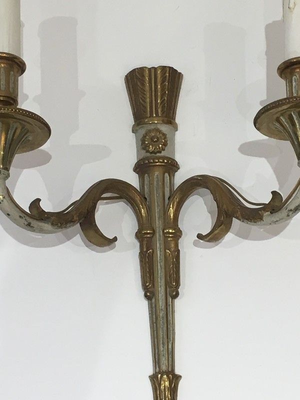 Paire d'Appliques de Style Louis XVI en Bronze et Patine Blanc Cassé