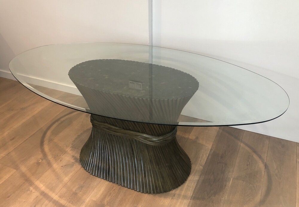 Table avec un plateau en verre