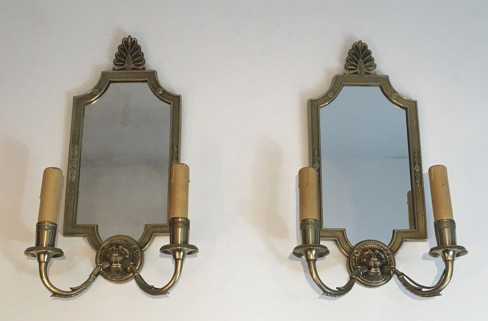 Paire d’Appliques en Miroir et Bronze à têtes de Lions