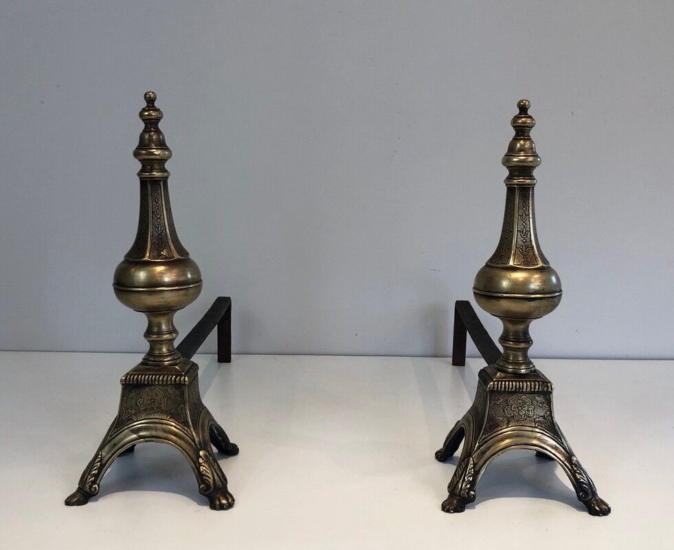 Paire de Chenets en Bronze Ciselé et Fer forgé de Style Louis XVI