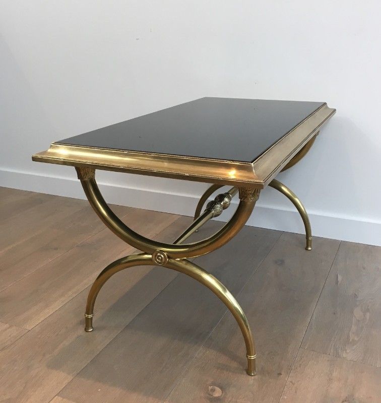 Table Basse Néoclassique en Bronze et Laiton avec Plateau de verre Laqué Noir. Attribuée à Raymond Subes