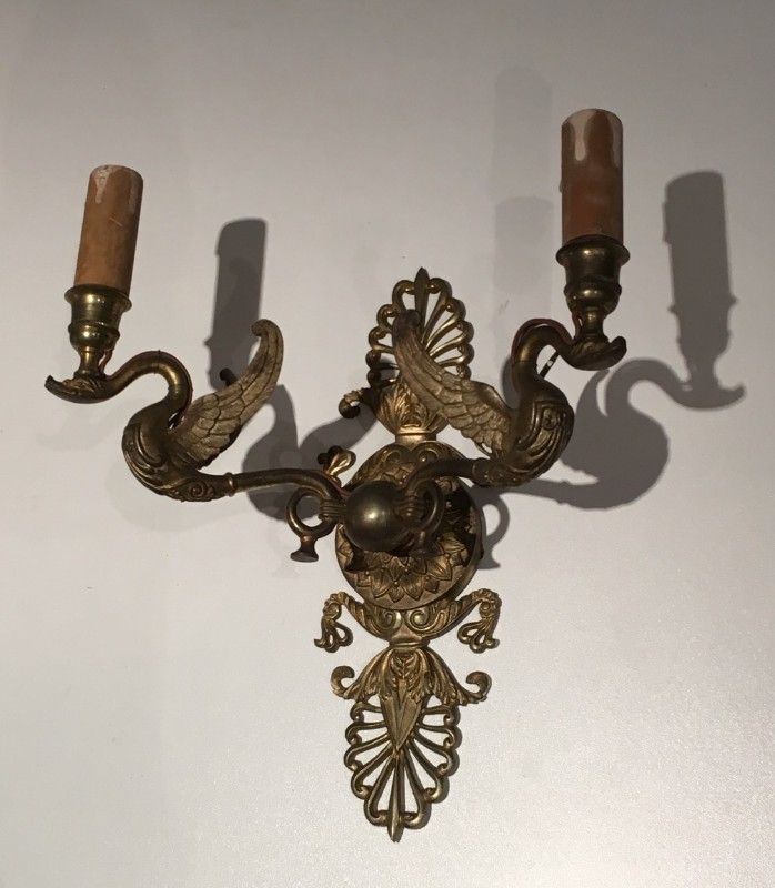 Paire d'Appliques de Style Empire en Bronze Doré à décors de Cygnes