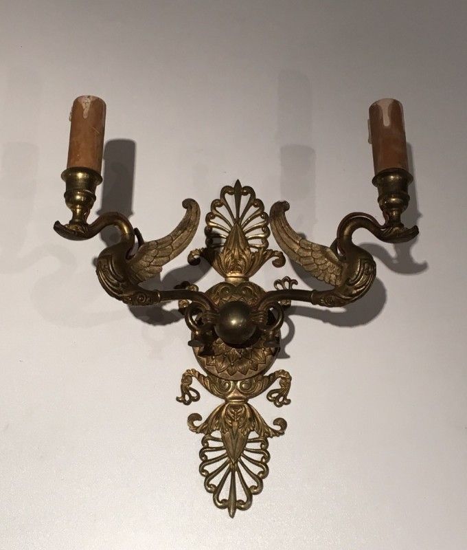 Paire d'Appliques de Style Empire en Bronze Doré à décors de Cygnes