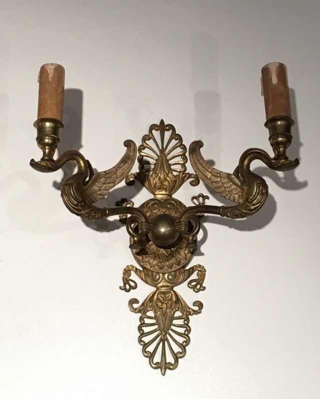 Paire d'Appliques de Style Empire en Bronze Doré à décors de Cygnes