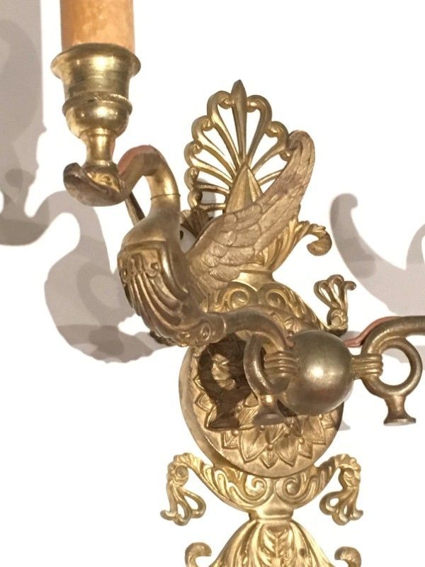 Paire d'Appliques de Style Empire en Bronze Doré à décors de Cygnes