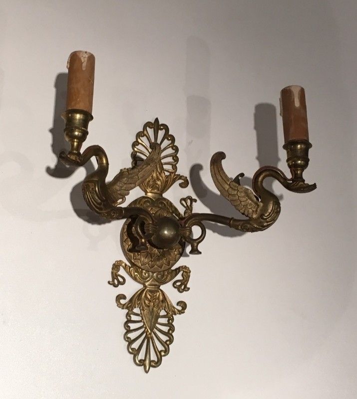 Paire d'Appliques de Style Empire en Bronze Doré à décors de Cygnes