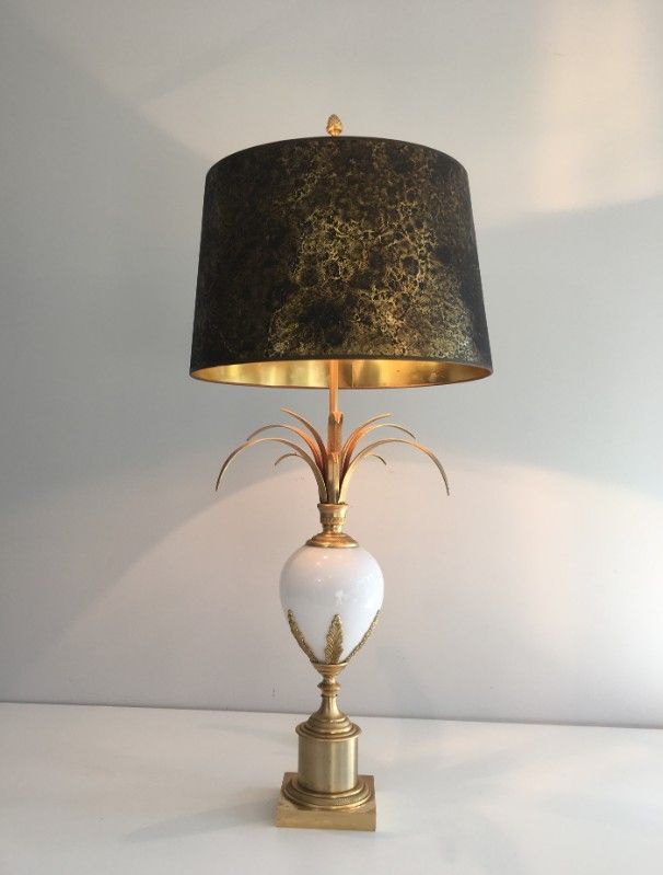 Lampe Oeuf d'Autruche en Opaline Blanche et Nickel Doré. Dans le Goût de la Maison Charles