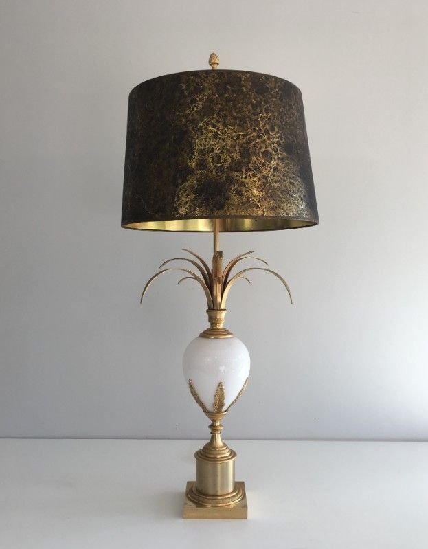 Lampe Oeuf d'Autruche en Opaline Blanche et Nickel Doré. Dans le Goût de la Maison Charles