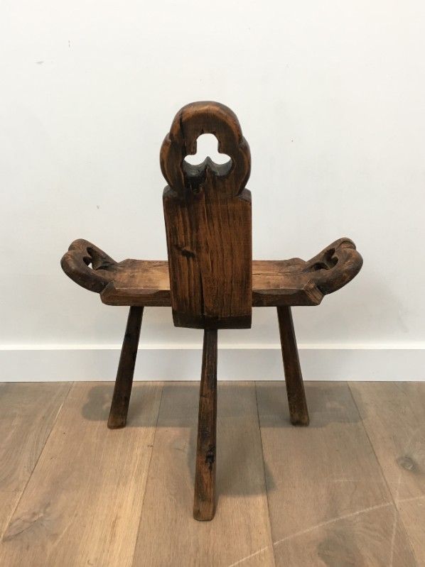 Tabouret Tripode Brutaliste en Bois. Vers 1950