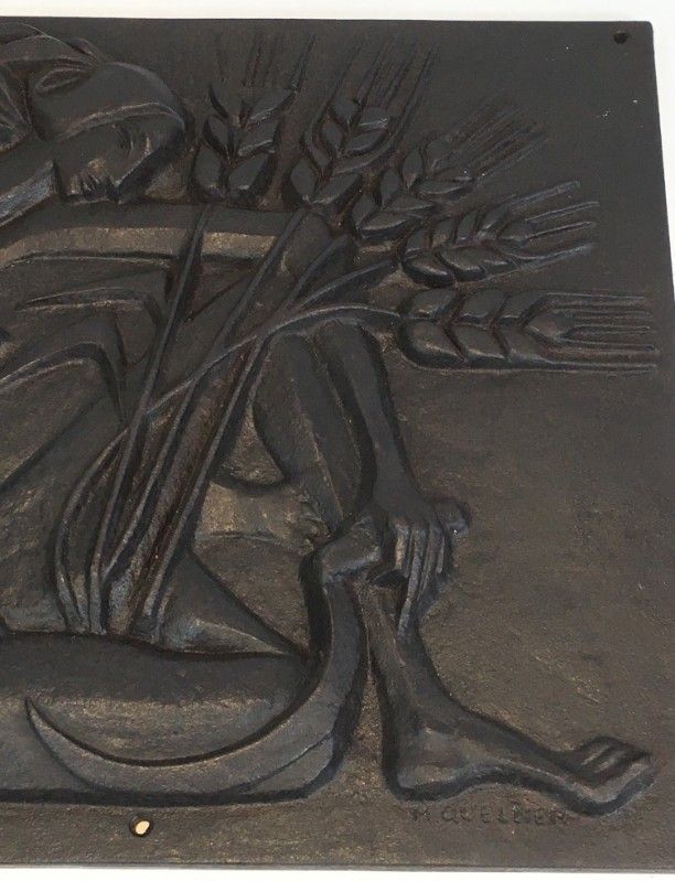 Plaque Moderniste en Fonte Représentant une Femme Nue tenant une Faux et des épis de Blé