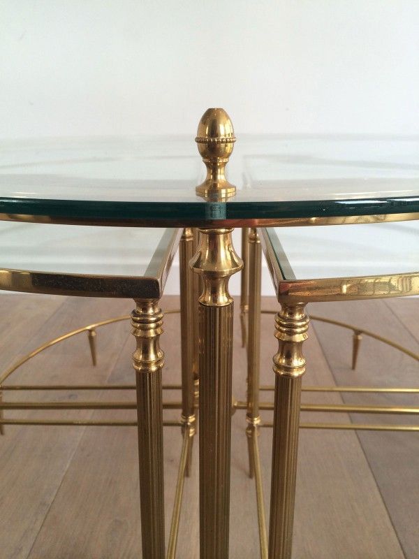 Table Basse ronde en Laiton de Style Néoclassique de la Maison Baguès
