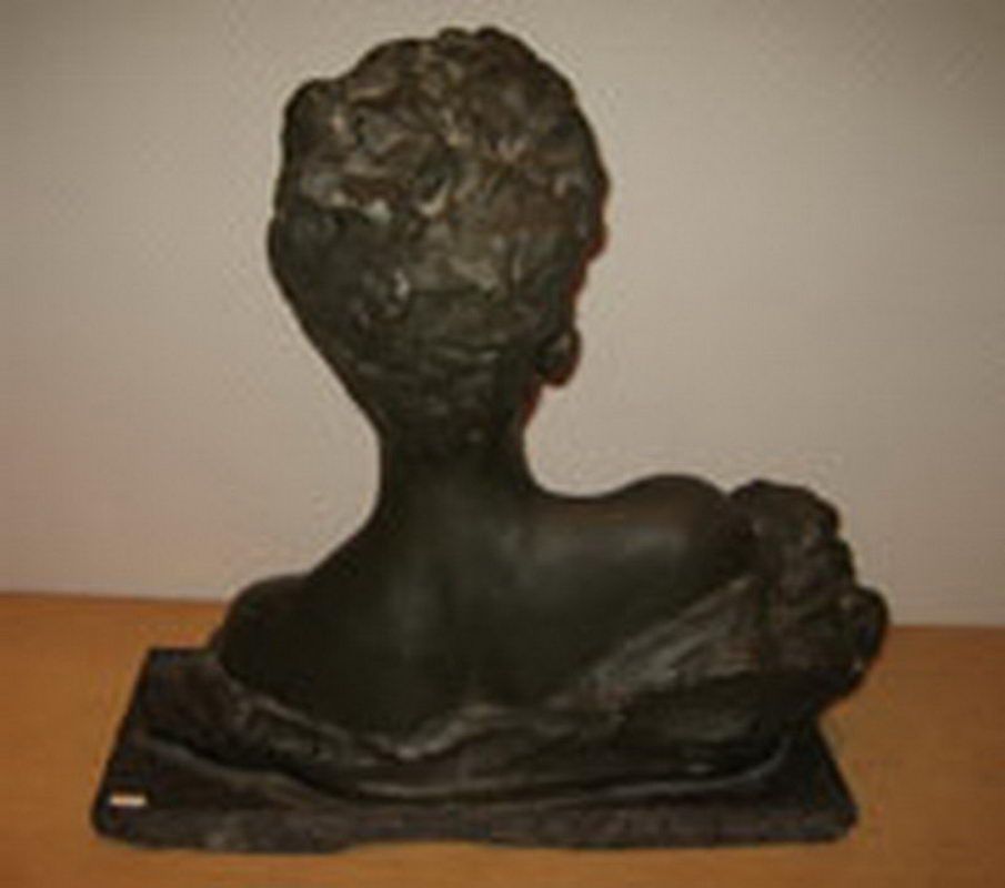 Sculpture Art Déco en Terre Cuite Patine Bronze sur Socle en Pierre figurant un Buste de Femme