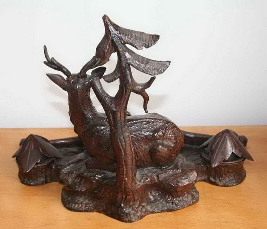 Encrier Forêt Noire en Bois Sculpté représentant un Cerf et Des Oiseaux